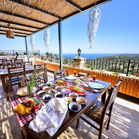 Zuhre Cafe B&B Demre