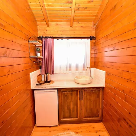 Zūhre Cafe Frühstückspension *