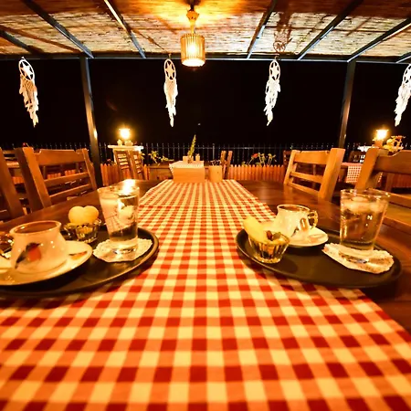 Zūhre Cafe Frühstückspension Demre